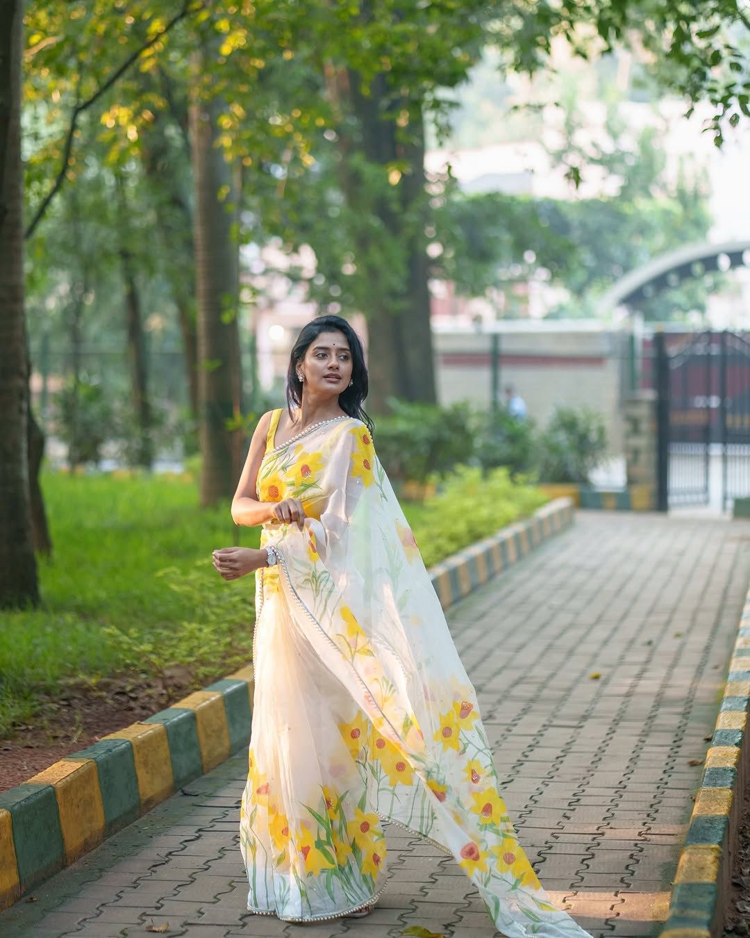 Sunlit Bloom Floral Organza Saree
