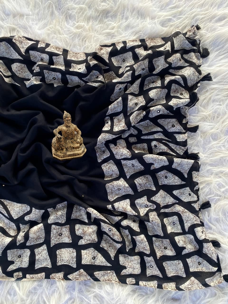 Monochrome Abstract Print Saree